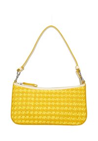 Gul vævet håndtaske med en glat overflade, der har en kontrasterende hvid lynlås, en aftagelig rem og en rektangulær form.
