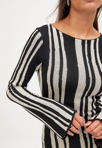 NA-KD Stickad klänning - black beige
