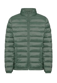 Zelená prošívaná bunda z hladkého, lehkého materiálu. Má vysoký límec, celopropínací zip a horizontální prošívání pro zateplení.