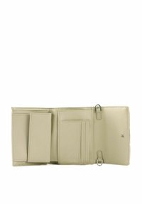 Portefeuille en cuir crème avec un intérieur comprenant plusieurs emplacements pour cartes, un compartiment pour billets et une fermeture sécurisée par bouton-pression. Texture lisse.