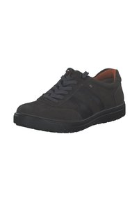 Sneaker en suede gris foncé avec une finition lisse, semelle en caoutchouc et accents texturés. Elle dispose de lacets gris et d'une doublure intérieure orange.