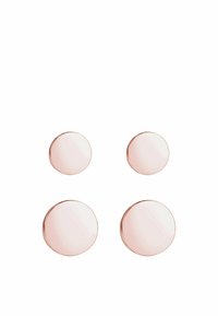 Pendientes de aro en oro rosa, dos más grandes y dos más pequeños, con una superficie lisa y reflectante sin patrón ni adornos.