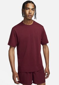 Nike Performance PRIMARY - Camiseta deportiva - dark team red dark team red
