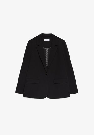 Blazer nero a un solo bottone con revers e tasche a pattina, esposto in piano su uno sfondo bianco.
