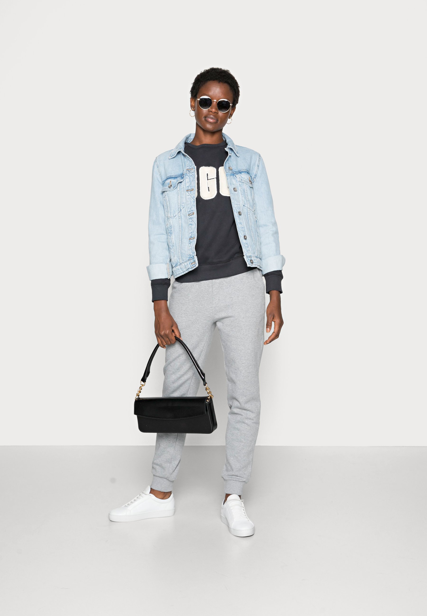 UGG MADELINE FUZZY LOGO CREW NECK - Sweatshirt - black / cream