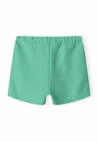 Bermudas verde menta con cinturilla elástica, hechas de una tela suave. Presenta un diseño simple y sin patrones o acentos visibles.