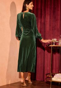 Love & Roses REGULAR FIT - TEXTURED RUCHED FRONT - Rochie de zi - green
