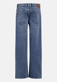 Τζιν παντελόνια με φαρδιά μπατζάκια σε μπλε αποχρώσεις με ξεβαμμένο φινίρισμα, διαθέτουν πέντε τσέπες, ορατές ραφές και δερμάτινο ταμπελάκι στη μέση.