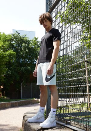 CLUB - Shorts - light silver