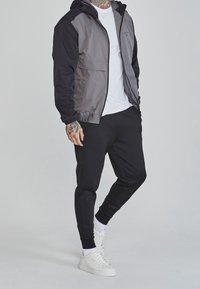 SIKSILK Větrovka - black