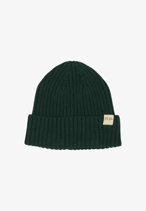 Plesti zeleni beanie s rebrastom teksturom, s preklopom na rubu i malom bež oznakom brenda sa strane.