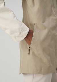 Norrøna FEMUND JACKET - Lauko striukė - oatmeal