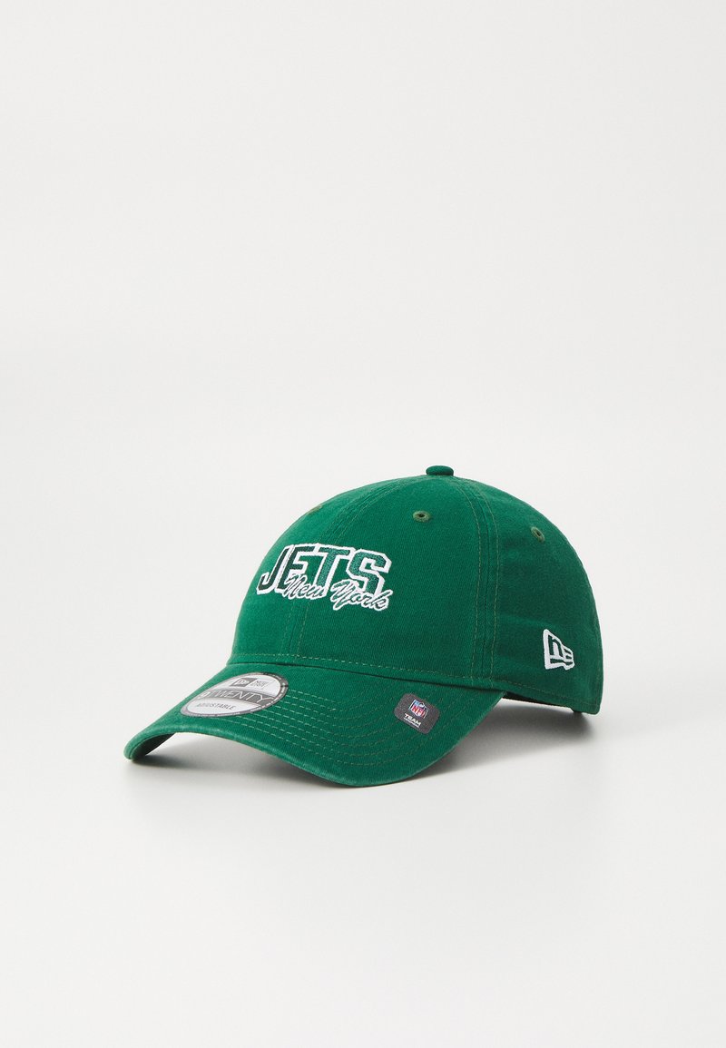 Zelena platnena kapa s podesivim remenom, zakrivljenim vizorom i izvezenim logom "JETS New York" u bijeloj boji. Sadrži mali logo sa strane.