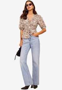Friends Like These SHORT PUFF SLEEVE TIE-REGULAR FIT - Blůza - animal
