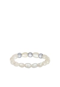 Bracciale con perle a forma di perline, caratterizzato da perle bianche e grigie pallide irregolari, alternate a perline di tonalità argento, dalla superficie liscia e dalla forma rotonda.