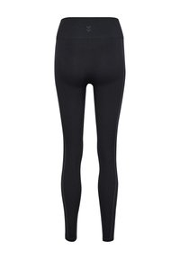 Schwarze Leggings mit glatter Oberfläche, hohem Bund und kontrastierenden Seitenstreifen. Auf der Rückseite des Bundes befindet sich ein kleines Logo.