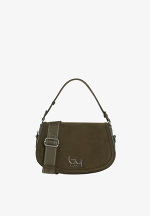 Borsa a tracolla in pelle scamosciata verde oliva con cinturino regolabile, dettagli in argento e logo, con chiusura a patta e texture liscia.