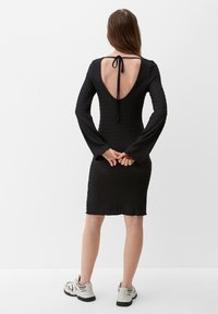 QS MIT CRINKLE-STRUKTUR - Sukienka letnia