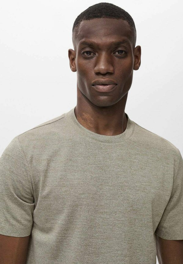 ESCALA - Basic T-shirt4