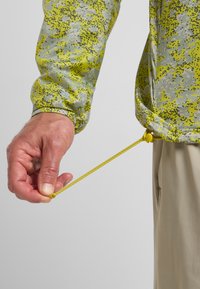 Jack Wolfskin PRELIGHT - Outdoorjas - sandblasted chartreuse