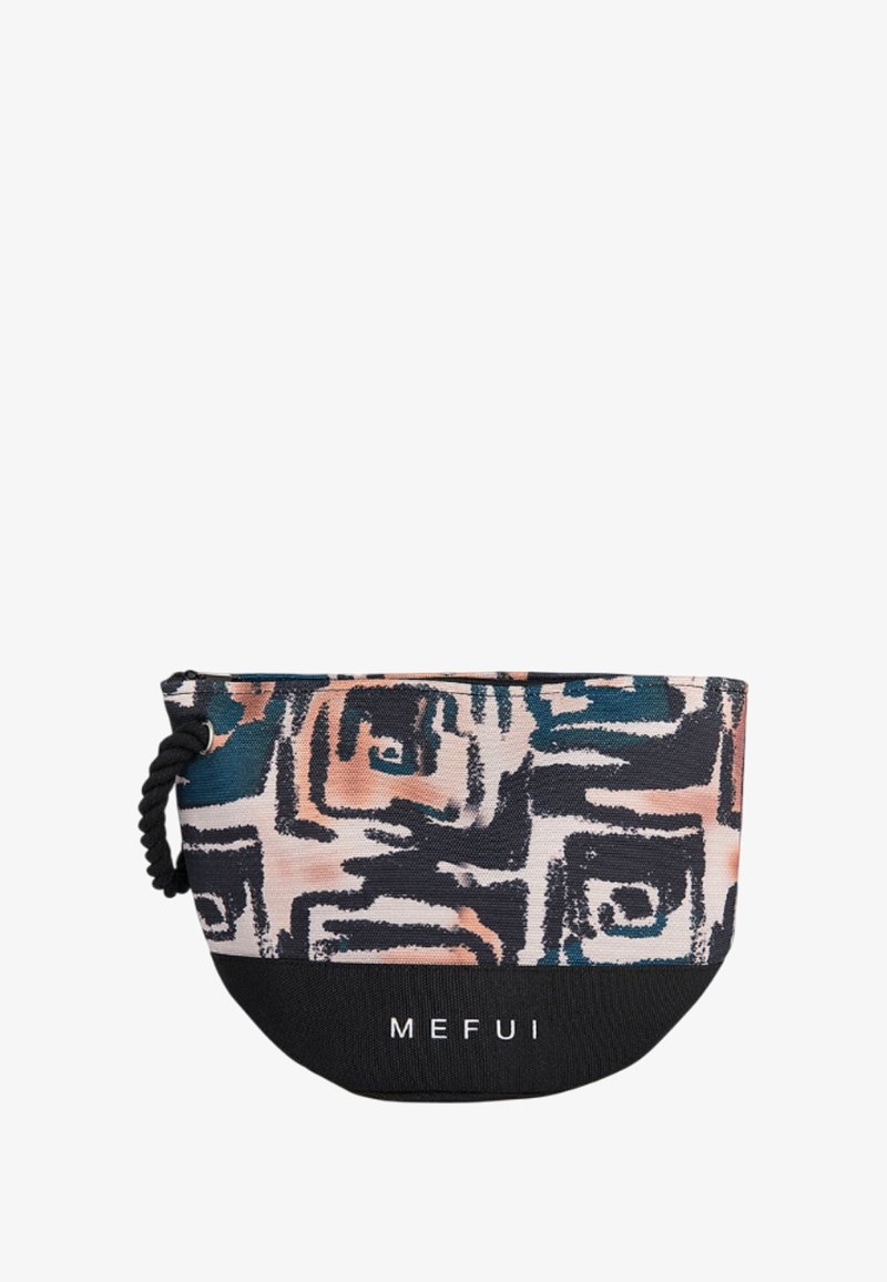 Borsa in tessuto a fantasia con base nera, caratterizzata da forme astratte in blu, pesca e nero. Include una maniglia in corda attorcigliata.