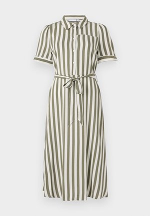 Roheline ja valge triibuline midi kleit lühikeste varrukatega, nuppliistiga ja seotud vöökoht. Omab kraed ja ühte rinnataskut.