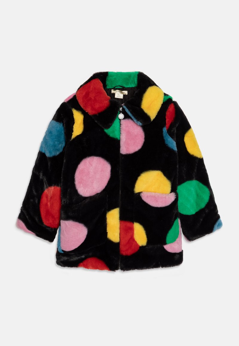 Manteau en fausse fourrure noire avec de grands pois colorés en rouge, jaune, vert, rose et bleu, et un large col.