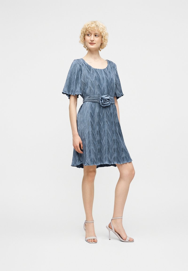 dusty blue dress knee length Selected SLFANYA RELAXED SHORT - Cocktail dress / Party dress dusty blue If you've recently welcomed Jardin up Back Embellishment Size:S 2/4