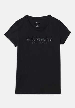 Zwarte Armani Exchange t-shirt met korte mouwen, ronde hals en het "ARMANI EXCHANGE" logo in glanzende, gestippelde print op de borst.