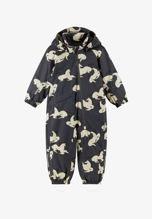 Ciemnoszary dziecięcy kombinezon przeciwdeszczowy z beżowymi nadrukami kaczuszek, kapturem, suwakiem z przodu, elastycznymi mankietami i paskami na stopy.