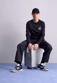 adidas Originals VOLCANO - Ilgarankovis viršutinės dalies drabužis - black