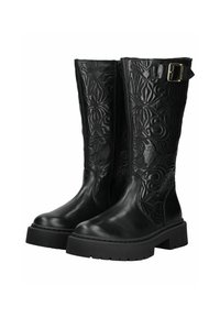 Botas de cuero negro hasta la rodilla con un patrón floral en relieve, cremallera lateral y un acento de hebilla dorada, que cuentan con una gruesa suela de goma.