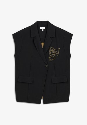 Blazer sin mangas negro con solapas, dos bolsillos frontales y un monograma bordado en dorado "FSW" en el lado izquierdo. Cierre de botón en la parte delantera.