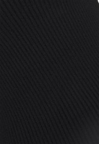 Tessuto a coste nero con linee verticali, caratterizzato da una superficie texture e un aspetto morbido. Nessun motivo o hardware visibile.