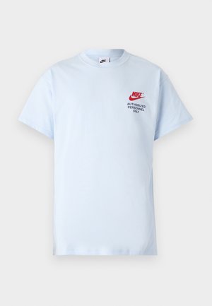 Nike Sportswear TEE - Potiskana majica - celestine blue/university red