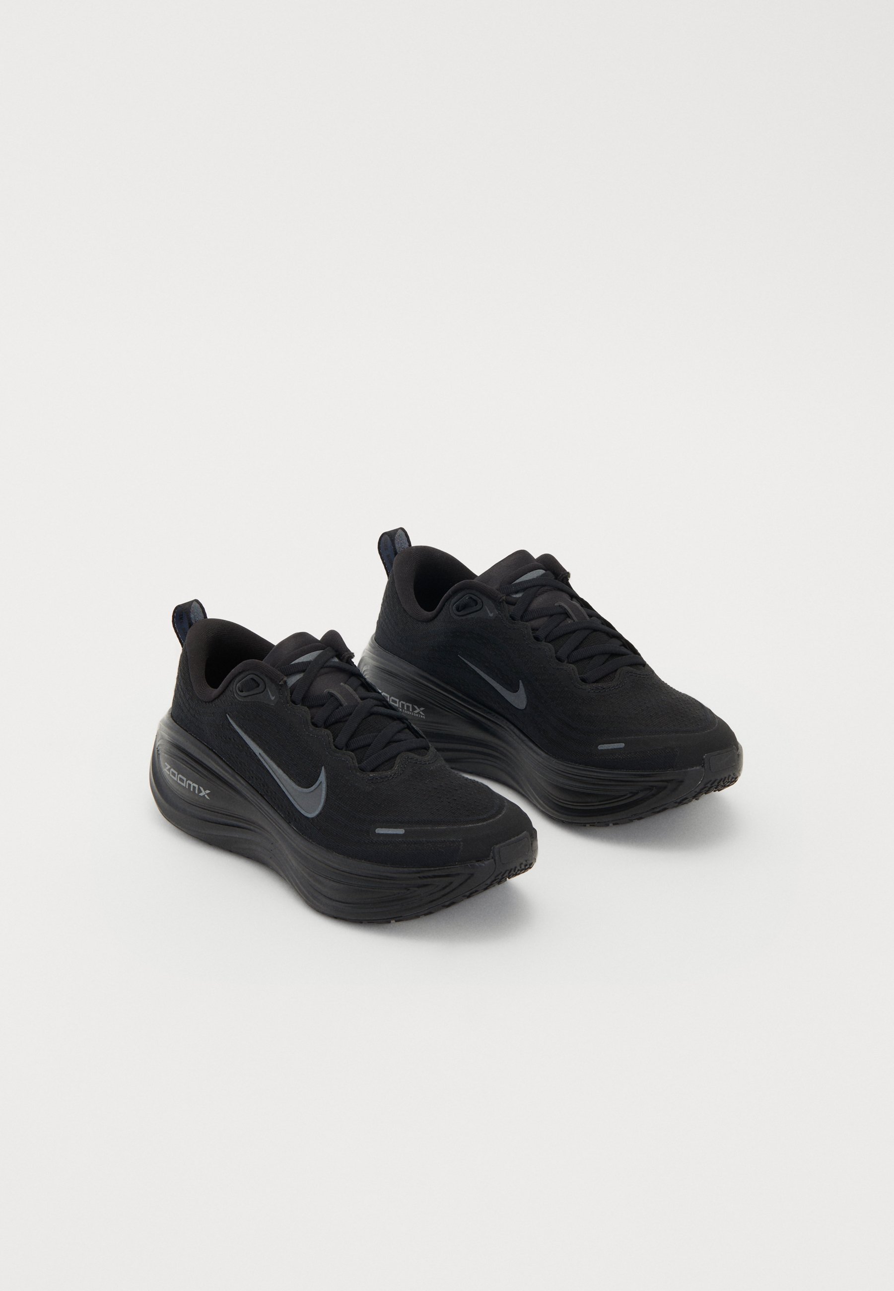 Vomero Plus running shoes