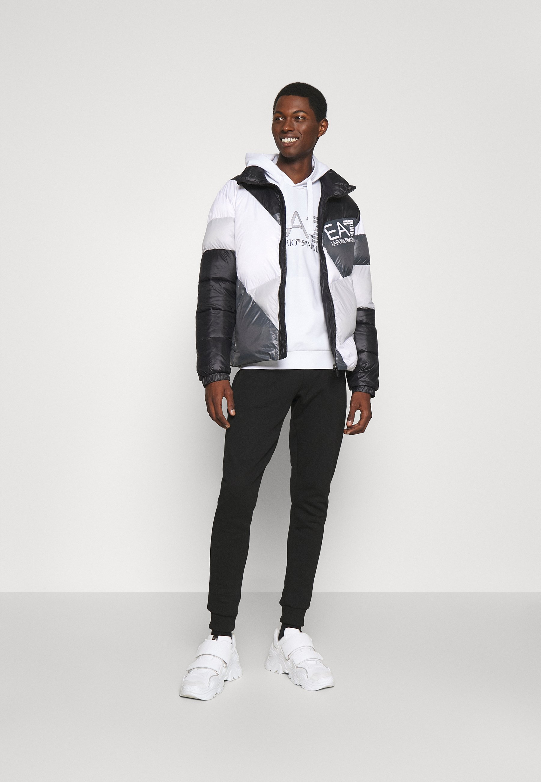 Ea7 emporio armani giubbotto piumino 8npb02 pn29z 0208 nero regular fit  modivo.it giacche invernali neri - Stileo.it