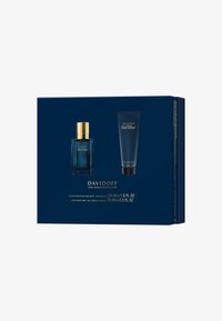 Daviidoff Cool Water Duftset mit einer blauen Glasflasche, goldener Kappe und passendem dunkelblauen Tube. Die Box zeigt fettgedruckten weißen Text auf dunklem Hintergrund.
