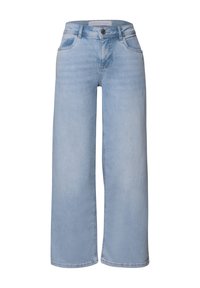 Jean large bleu clair en denim, avec un design classique à cinq poches, fermeture à bouton et une coupe décontractée avec des ouvertures de jambe droites.