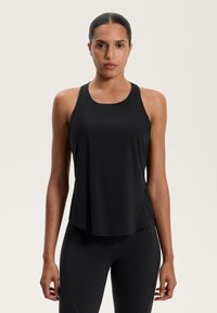 Crni atletski top bez rukava s prilagođenim dizajnom, napravljen od glatkog materijala, s okruglim izrezom i stilu s izrezanim leđima.
