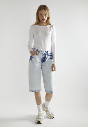 Denim shorts - bleach white blue