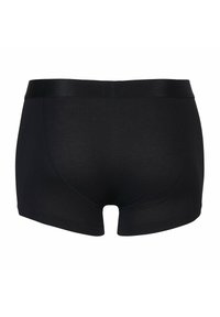 Boxer in cotone nero con fascia in vita liscia e cuciture minime. Presenta una vestibilità sagomata e una lunghezza corta delle gambe.