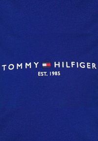Tommy Hilfiger TOMMY LOGO TEE - T-shirt estampada - bold blue