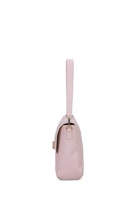 Roze leren handtas met een gestructureerde vorm, een lange schouderband en gouden hardware accenten. Gladde textuur met minimalistische designelementen.