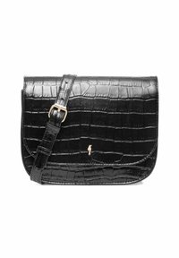 Czarna torba crossbody z tłoczonym wzorem krokodyla, z klapką, regulowanym paskiem i detalami w kolorze złotym.