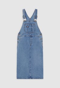 Džínová celková šaty v světle modré barvě, se stahovacími ramínky, kapsami a rovným střihem. Mírně vybledlá textura po celém povrchu.