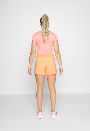 Urheilushortsit - orange