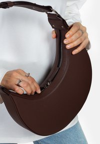 MIRONS Handtas - brown