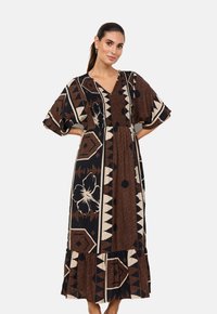Braun- und schwarz gemustertes Kleid mit kurzen Ärmeln, V-Ausschnitt und gerafftem Saum. Verfügt über geometrische und florale Designs in kontrastierenden Farben.