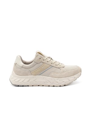 Sneaker beige con una toma superiore testurizzata che combina mesh e suede. Presenta una spessa suola bianca con un motivo ondulato e un sottile dettaglio di branding.